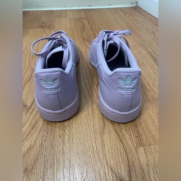 Size 10.5 Women’s Adidas shoes - Picture 6 of 8